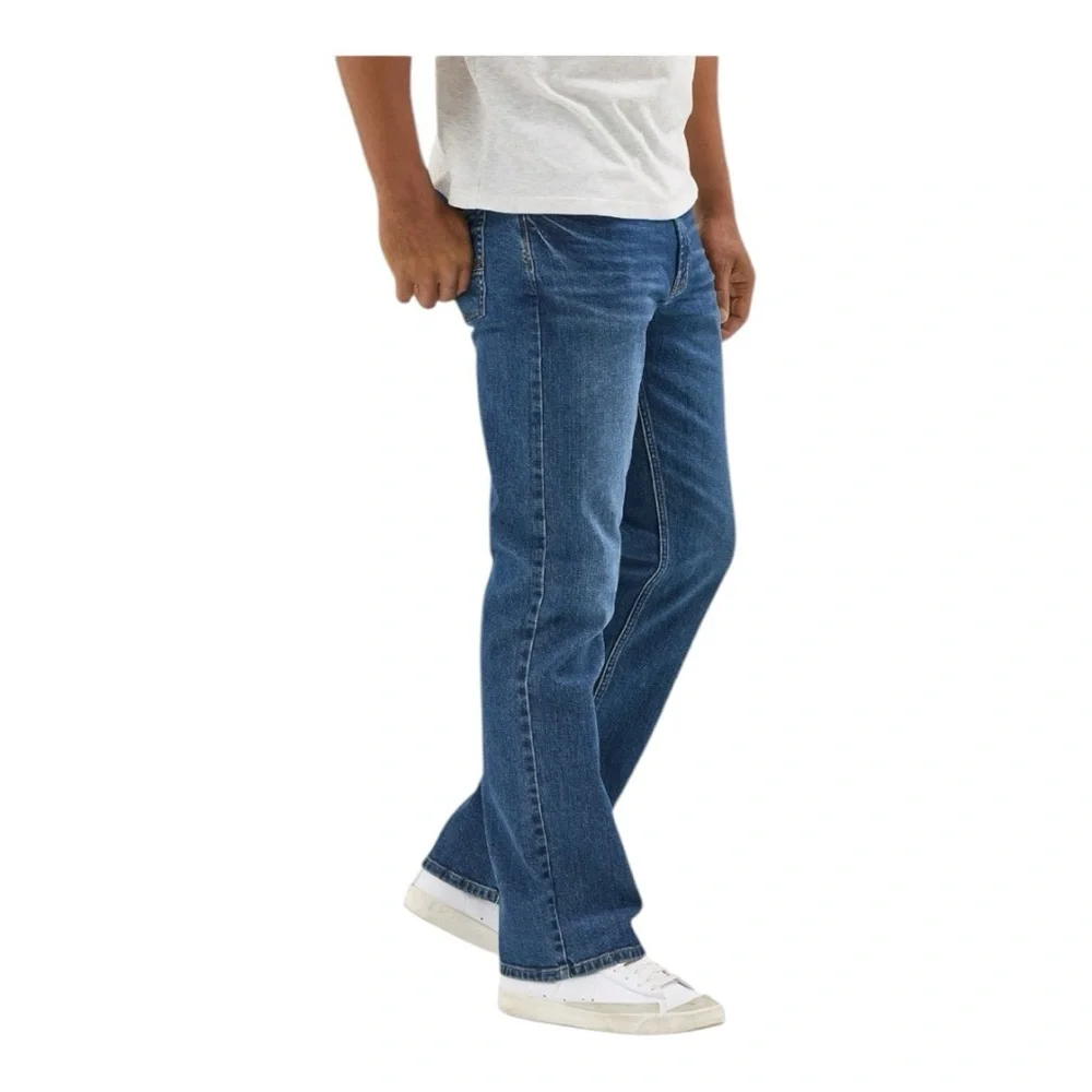 Wrangler - NWT -  Premium Blue Bootcut Jeans Timeless Design